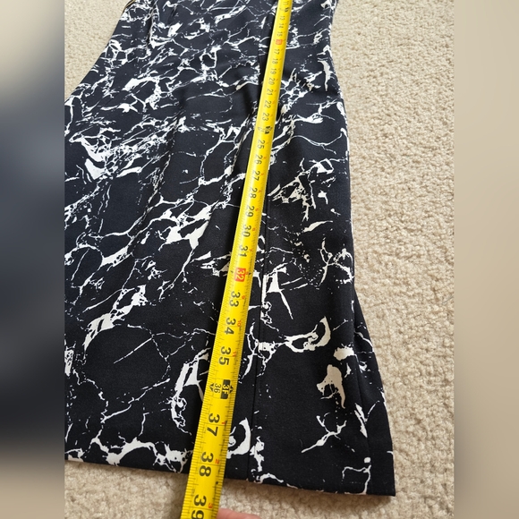 Calvin Klein Size 8 Black & White Marble Print Sheath Dress with Gold Zippers - Picture 4 of 8